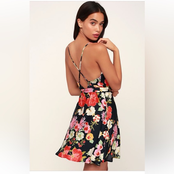 Lulus Here’s My Heart Black Floral Print Satin Skater Dress size small - Picture 3 of 9